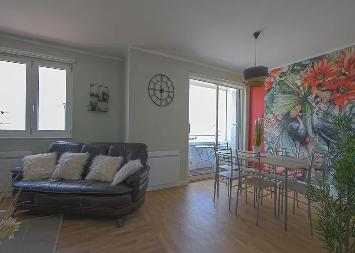 Comfortable Apartment Facing The Museum
